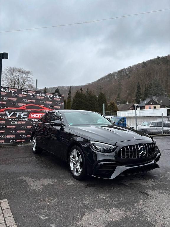 Gebraucht Mercedes E220 194 PS (142 kW) 2021 Schwarz Limousine