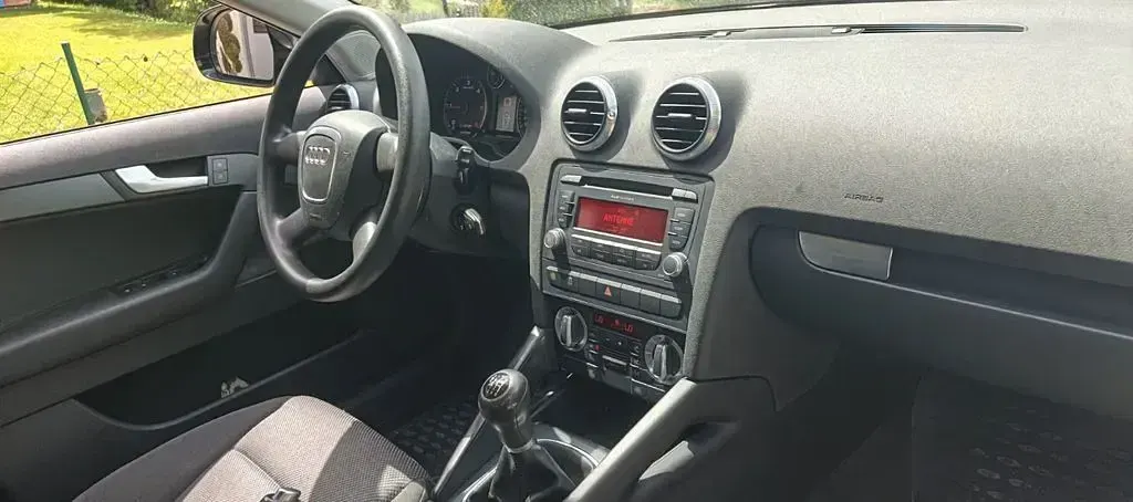 Second-hand Audi A3 Ambiente 140 CP (102 kW) 2010 Negru Hatchback