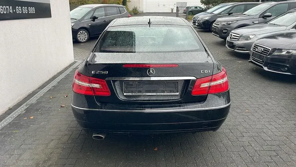 Gebraucht Mercedes E250 204 PS (150 kW) 2010 Schwarz Coupé