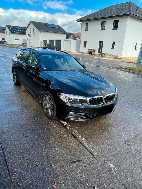 Schwarz Gebraucht 2020 BMW 520 Sport Line Kombi | 27.000 € (Guter Preis) - Bild 1/4