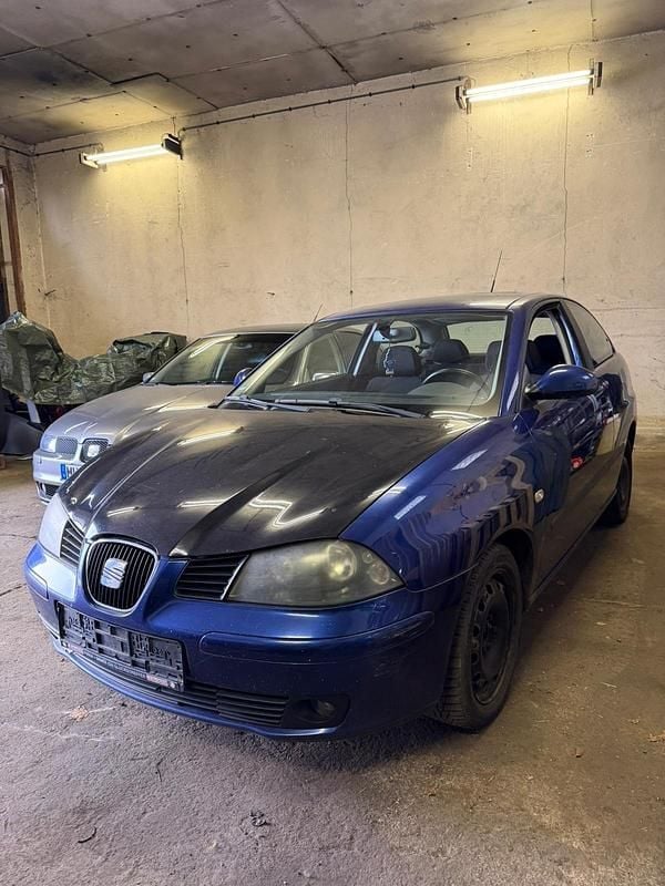 Blau Gebraucht 2002 Seat Ibiza Kleinwagen | 850 € (Fairer Preis) - Bild 1/4