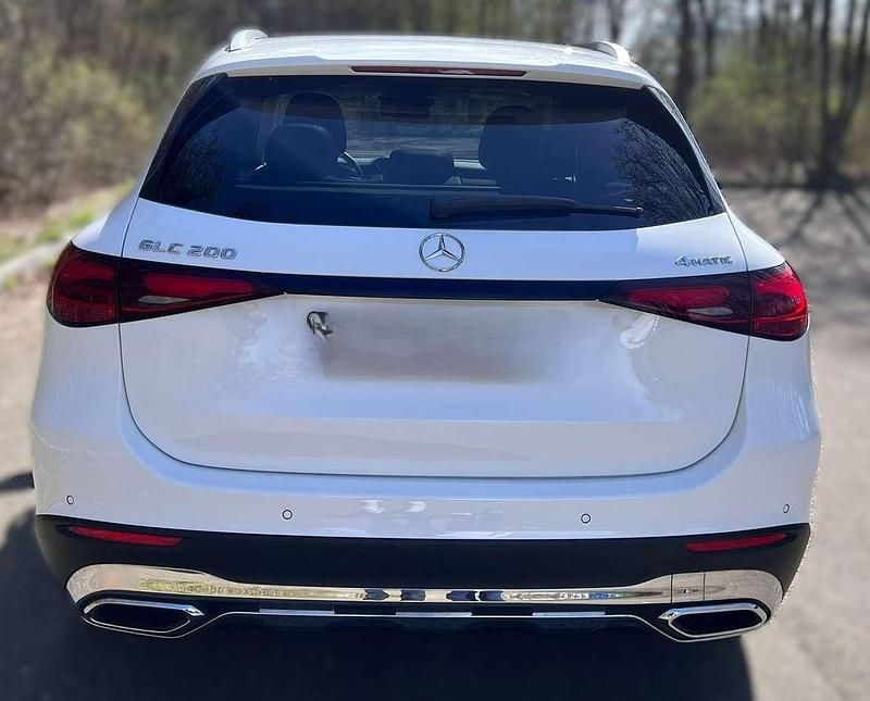 Gebraucht Mercedes GLC200 Advanced 204 PS (150 kW) 2023 Weiß SUV