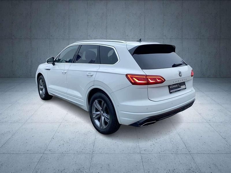 Gebraucht VW Touareg Basis 286 PS (210 kW) 2020 Pure white SUV