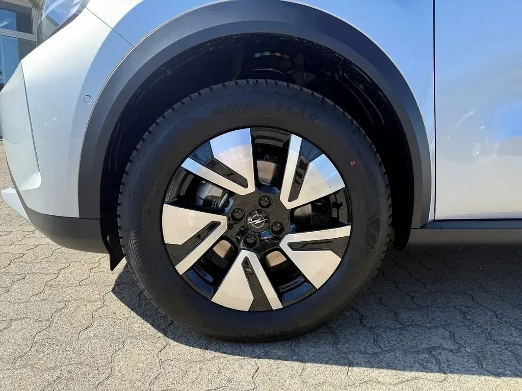 Neu Opel Frontera 145 PS (106 kW) 2026 Silber SUV