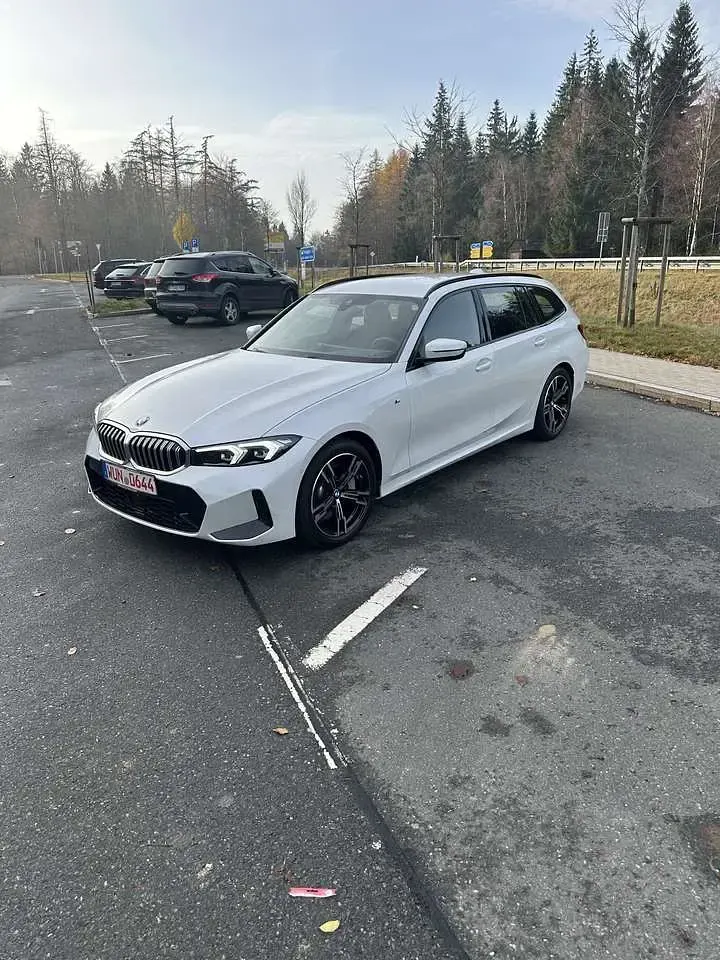 Gebraucht BMW 330 M Sport 245 PS (180 kW) 2024 Weiß Kombi