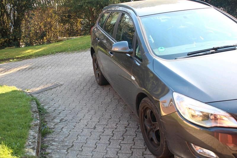 Gebraucht Opel Astra 110 PS (80 kW) 2012 Grau Kombi