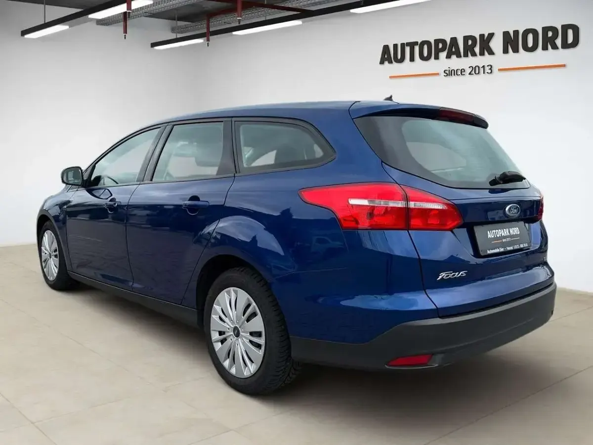 Gebraucht Ford Focus Trend 101 PS (74 kW) 2018 Blau Kombi