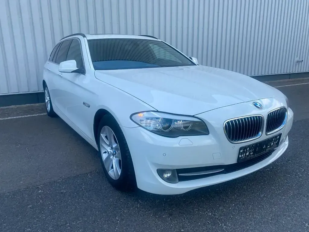 Gebraucht BMW 520 Comfort Edition 184 PS (135 kW) 2013 Weiß Kombi