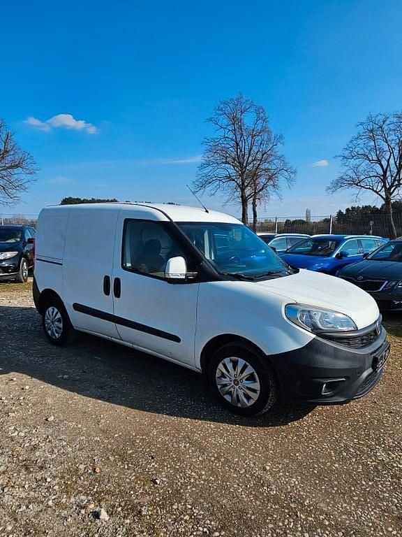 Gebraucht Fiat Doblò 90 PS (66 kW) 2016 Weiß Van / Kleinbus