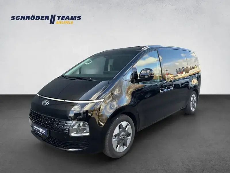 Abyss black Gebraucht 2024 Hyundai Staria Trend Van | 43.590 € (Guter Preis) - Bild 1/1