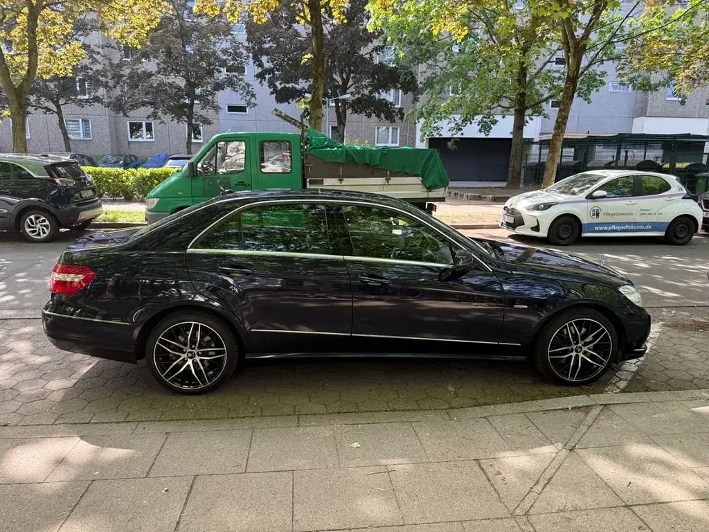 Gebraucht Mercedes E350 Elegance 292 PS (214 kW) 2010 Blau Limousine