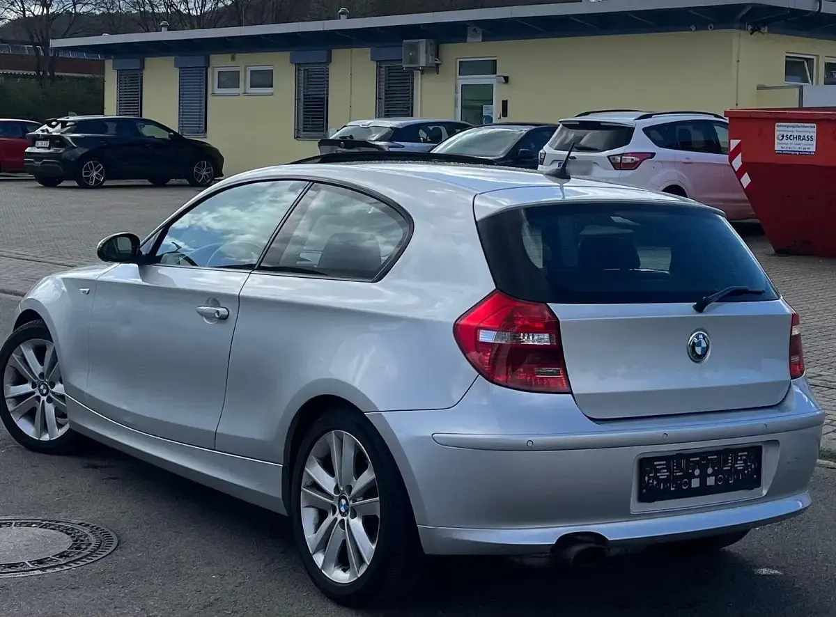Używany BMW 116 122 KM (89 kW) 2008 Srebrny Hatchback