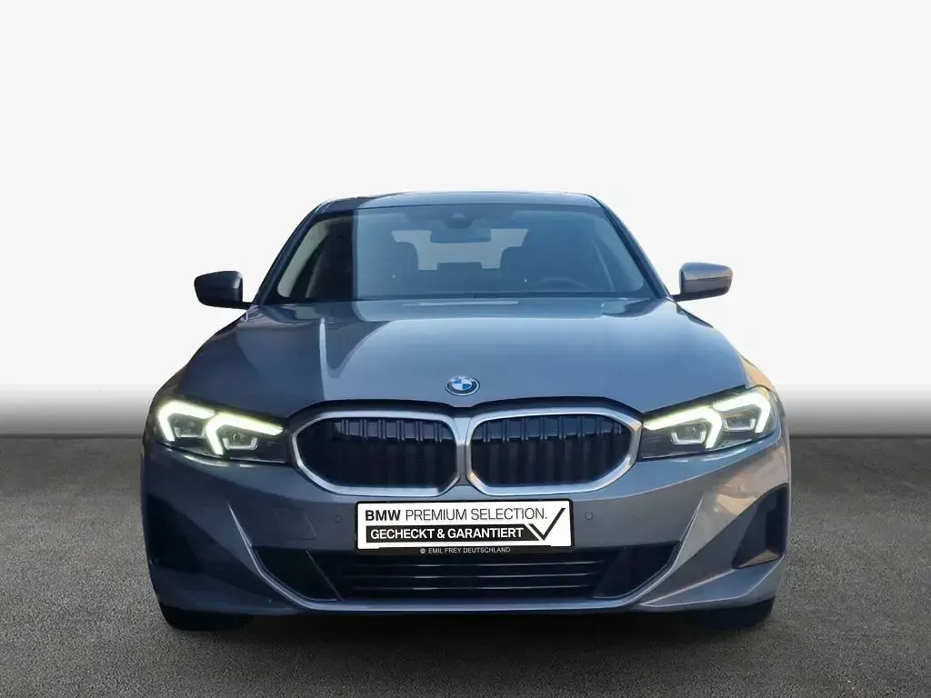 Gebraucht BMW 318 Sport Line 156 PS (114 kW) 2023 Grau Limousine