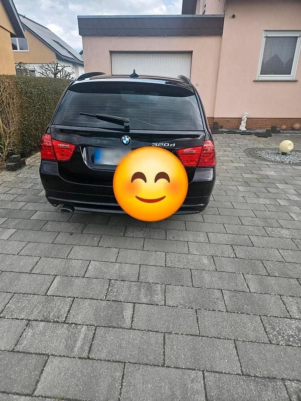 Gebraucht BMW 320 163 PS (119 kW) 2012 Schwarz Kombi