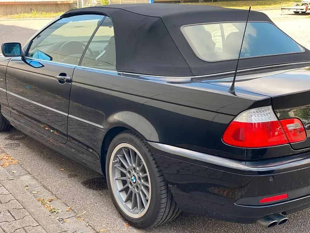 Gebraucht BMW 320 Cabriolet Exclusive 170 PS (125 kW) 2005 Schwarz Cabrio