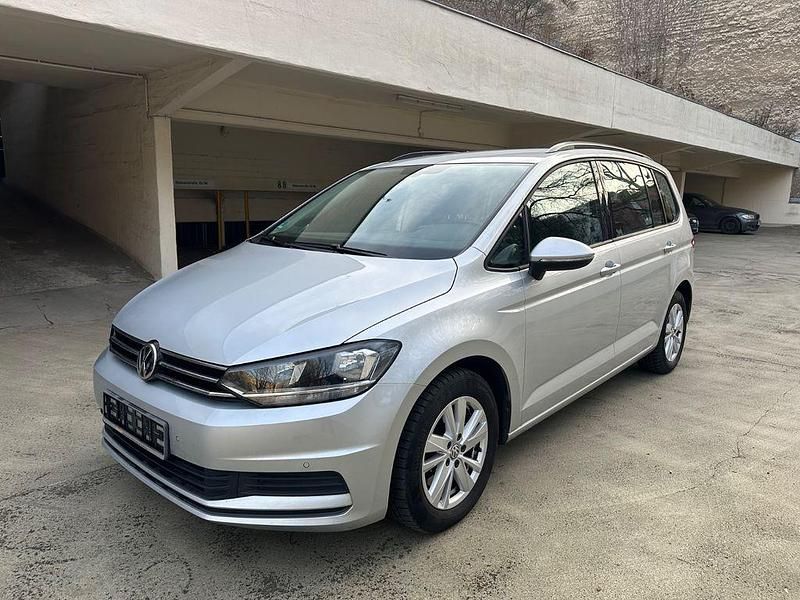 Silber Gebraucht 2020 VW Touran Comfortline Van / Kleinbus | 17.500 € (Guter Preis) - Bild 1/4