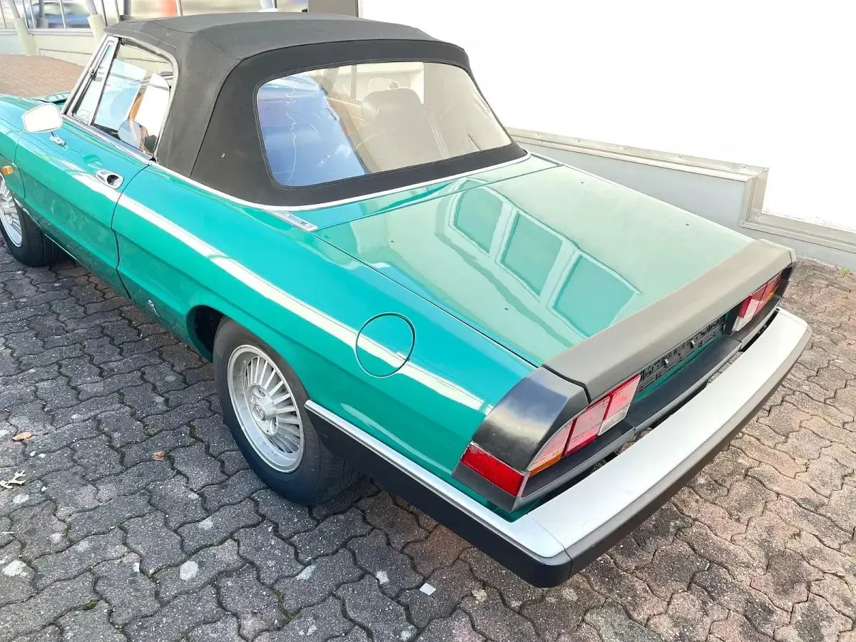 Gebraucht Alfa Romeo Spider 103 PS (75 kW) 1984 Grün Cabrio