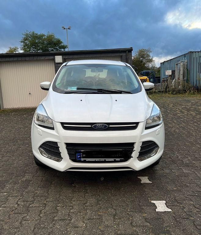 Gebraucht Ford Kuga Trend 150 PS (110 kW) 2015 Weiß SUV