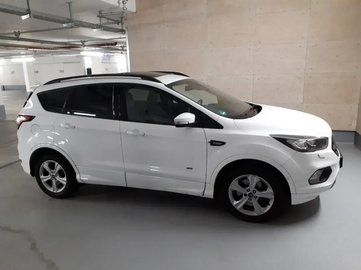 Gebraucht Ford Kuga ST-Line 182 PS (133 kW) 2018 Weiß SUV