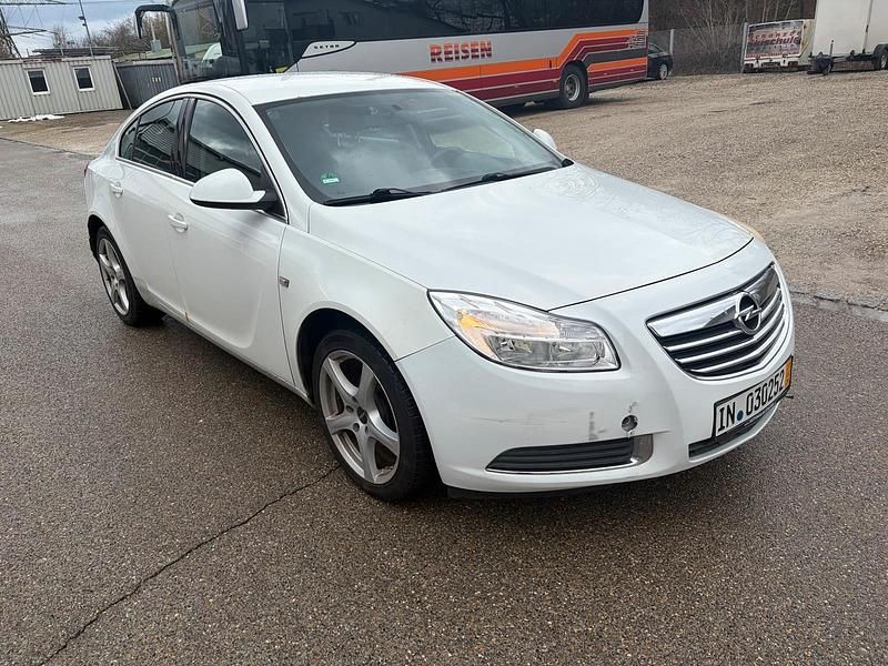 Gebraucht Opel Insignia 131 PS (96 kW) 2009 Weiß Limousine
