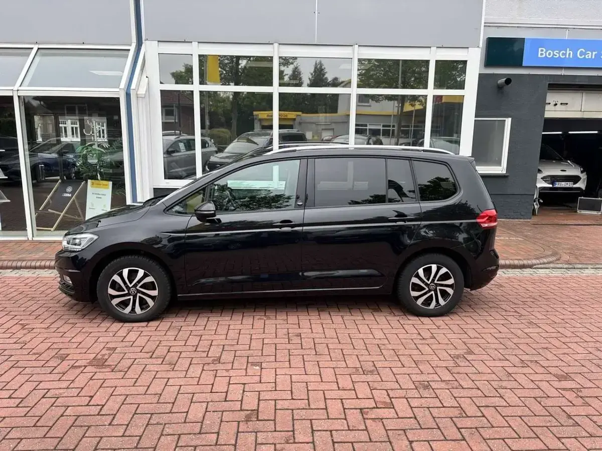 Gebraucht VW Touran Sound 150 PS (110 kW) 2017 Deep black perleffekt Van / Kleinbus