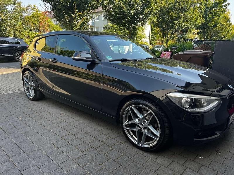 Gebraucht BMW 114 102 PS (75 kW) 2012 Schwarz Kleinwagen