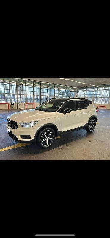 Weiß Gebraucht 2019 Volvo XC40 R-Design SUV | 12.900 € (Superpreis) - Bild 1/4