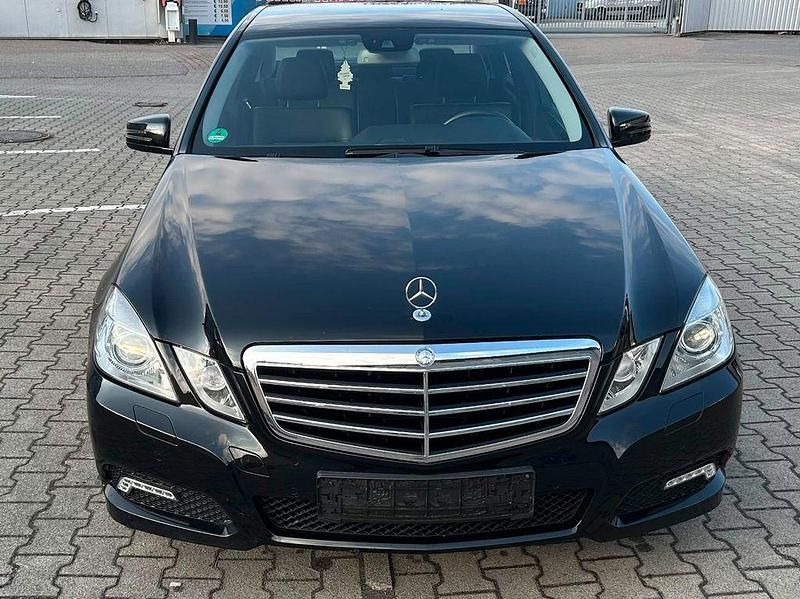 Gebraucht Mercedes E200 Avantgarde 184 PS (135 kW) 2010 Schwarz Limousine