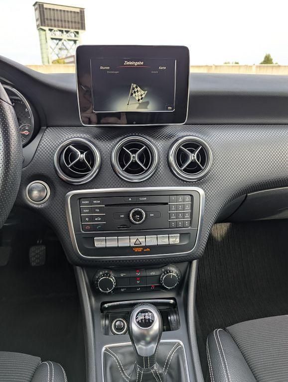 Schwarz Gebraucht 2017 Mercedes A200 Motorsport Edition Limousine | 19.600 € (Teuer) - Bild 1/4