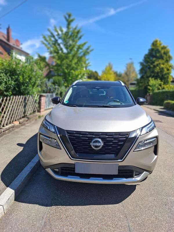 Grau Gebraucht 2023 Nissan X-Trail Tekna+ SUV | 35.490 € - Bild 1/4