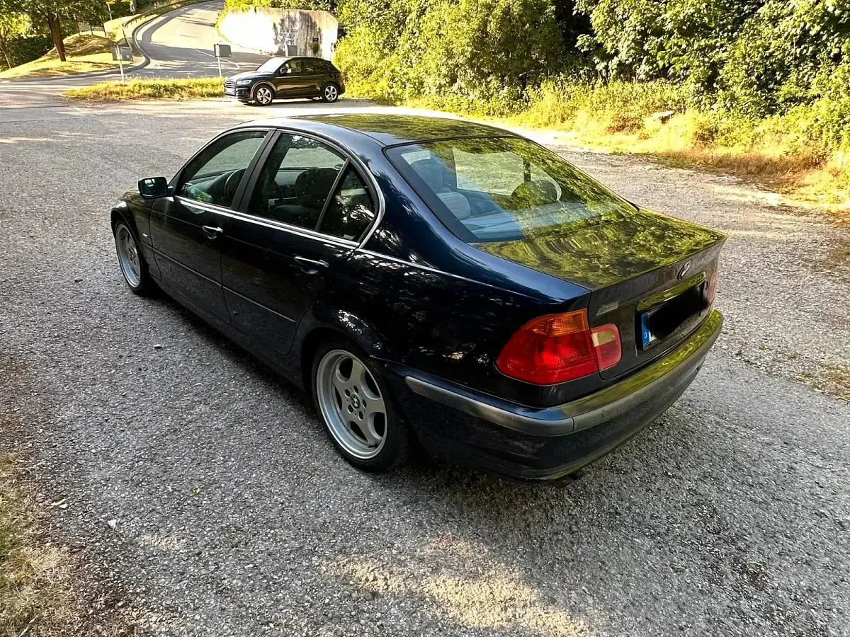 Gebraucht BMW 323 Basis 170 PS (125 kW) 1999 Blau Limousine