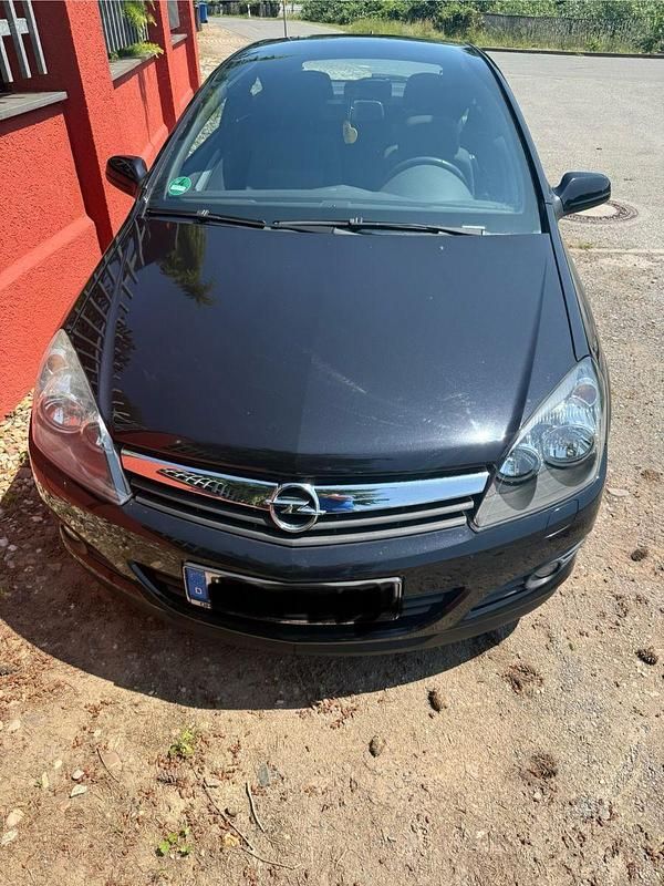 Schwarz Gebraucht 2006 Opel Astra GTC Edition+ Coupé | 3.700 € (Fairer Preis) - Bild 1/4