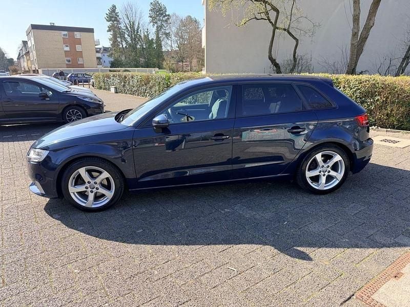 Gebraucht Audi A3 Sport 184 PS (135 kW) 2017 Blau Limousine