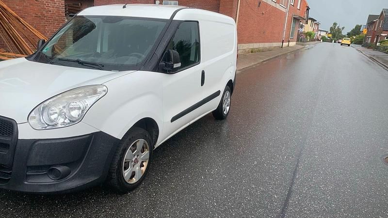 Weiß Gebraucht 2012 Fiat Doblò Van / Kleinbus | 6.850 € - Bild 1/4