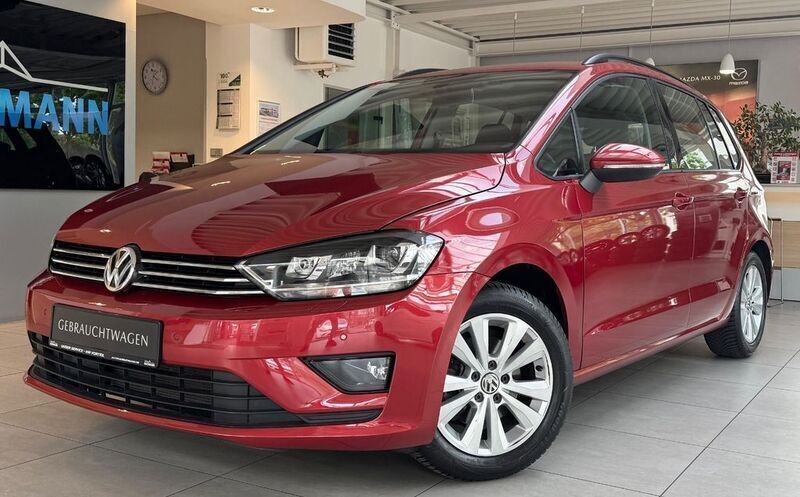 Rot Gebraucht 2017 VW Golf Sportsvan Comfortline Van / Kleinbus | 14.290 € (Fairer Preis) - Bild 1/4