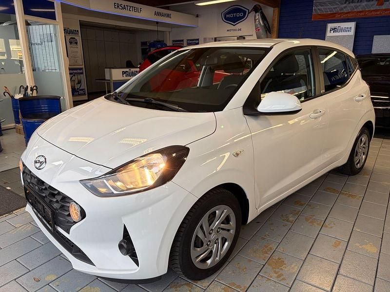 Gebraucht Hyundai i10 Select 67 PS (49 kW) 2020 Weiß Kleinwagen