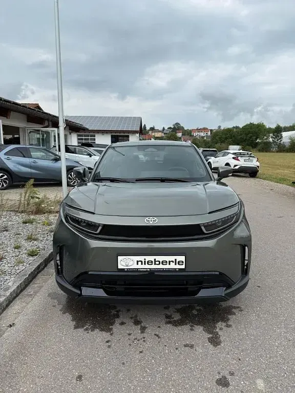 Neu Toyota Urban Cruiser 127 kW (174 PS) 2026 Grün SUV