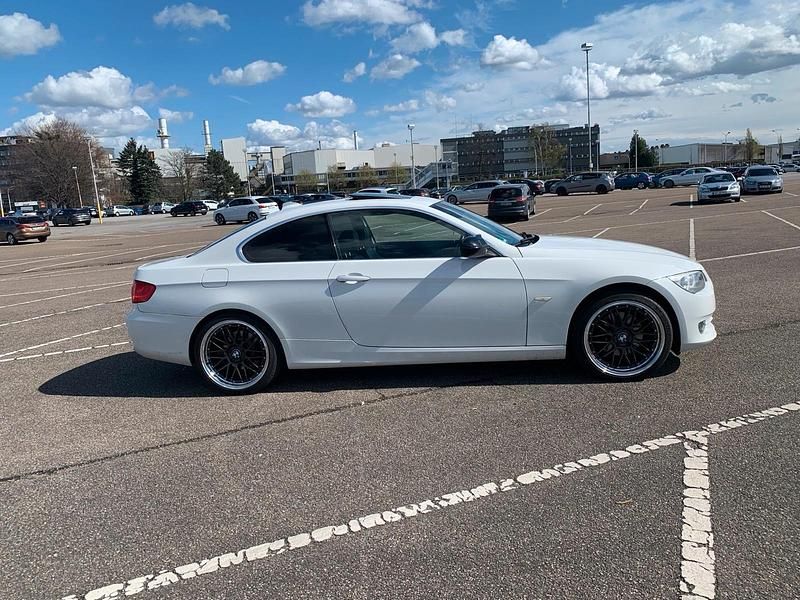 Gebraucht BMW 320 184 PS (135 kW) 2013 Weiß Coupé