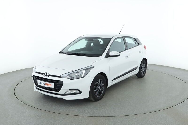 Weiß Gebraucht 2017 Hyundai i20 YES! Limousine | 9.740 € (Fairer Preis) - Bild 1/4