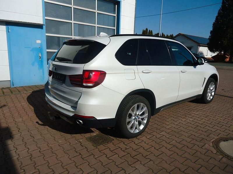 Gebraucht BMW X5 258 PS (189 kW) 2015 Weiß SUV