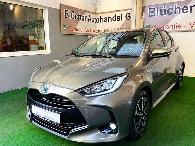 Oxide bronze (metallic) Gebraucht 2020 Toyota Yaris Team Kleinwagen | 17.950 € (Fairer Preis) - Bild 1/4