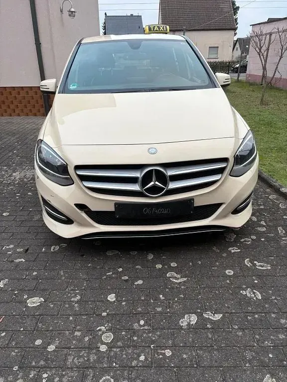 Gebraucht Mercedes B180 109 PS (80 kW) 2016 Gelb Kleinwagen