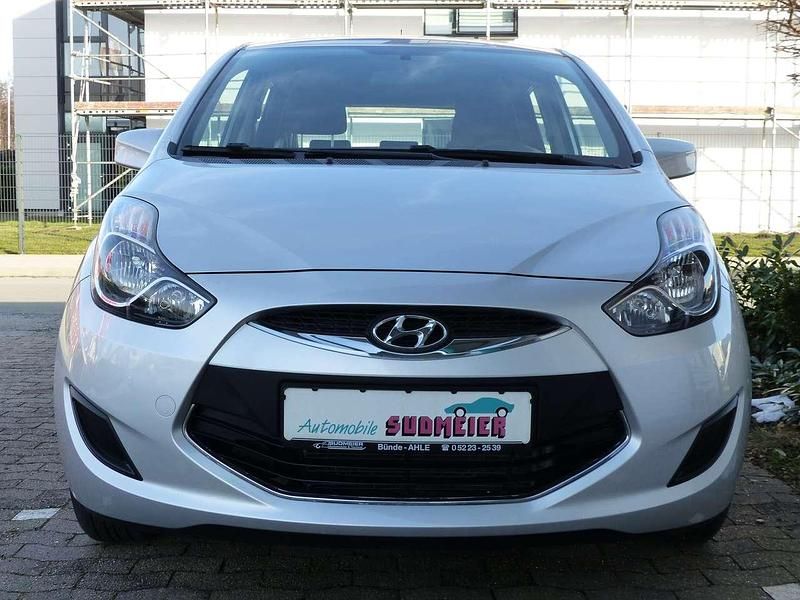 Gebraucht Hyundai ix20 Edition 90 PS (66 kW) 2012 Sleek silver Kleinwagen
