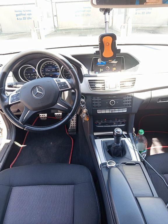 Gebraucht Mercedes E220 170 PS (125 kW) 2015 Weiß Limousine