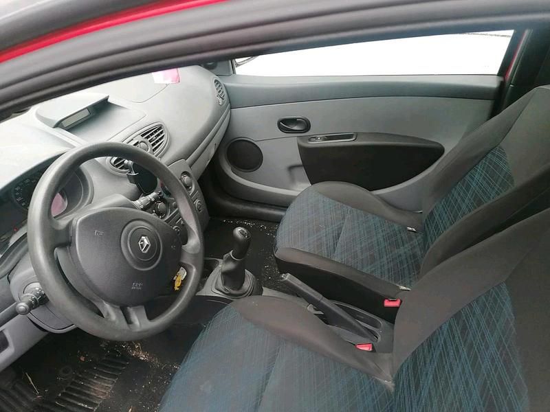 Second-hand Renault Clio II 2006 Roșu Hatchback