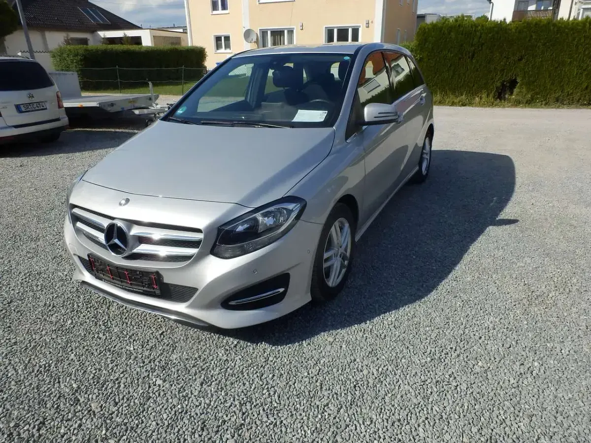 Gebraucht Mercedes B180 122 PS (89 kW) 2017 Polarsilber  metalliclack Van / Kleinbus