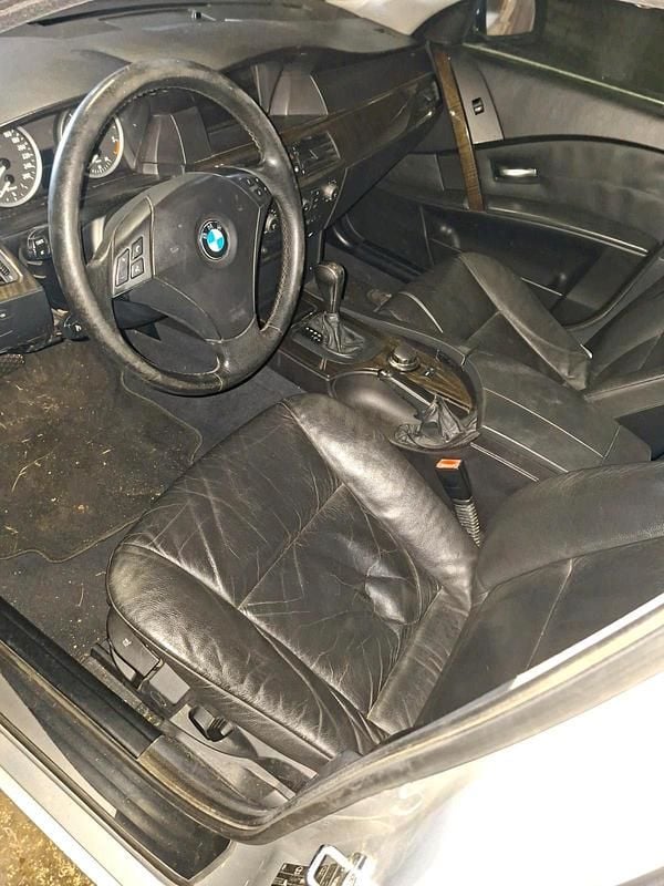 Gebraucht BMW 525 2004 Grau Kombi