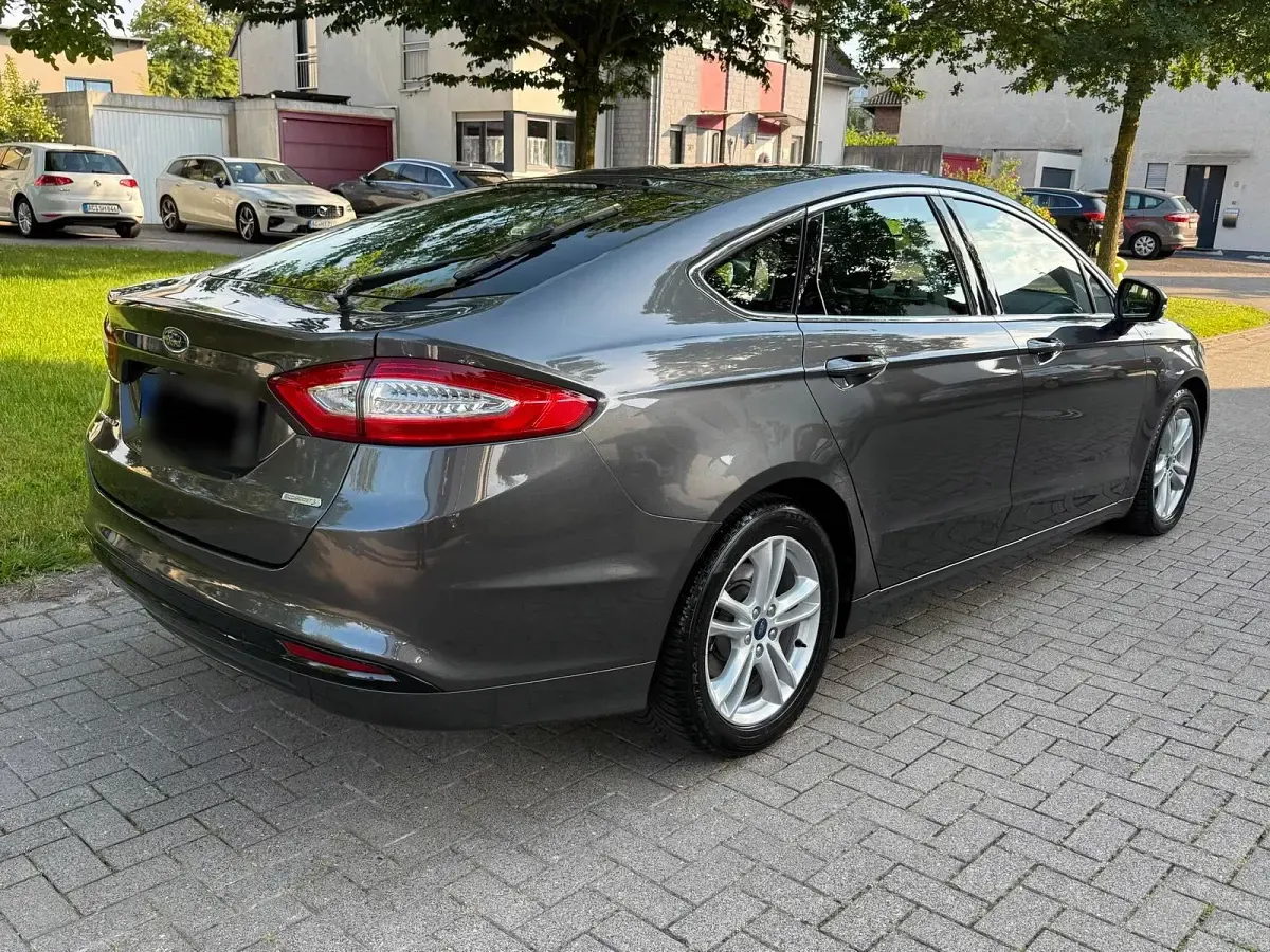 Gebraucht Ford Mondeo 160 PS (117 kW) 2015 Grau Limousine