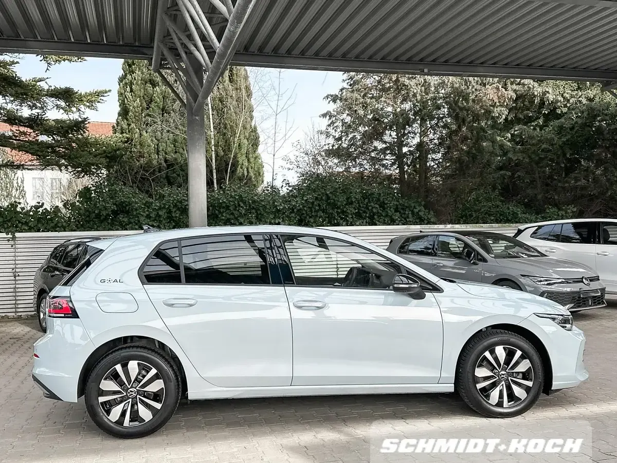Gebraucht VW Golf VIII Goal 116 PS (85 kW) 2025 Chrystal ice blue (blau) Limousine