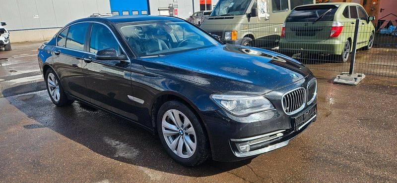 Gebraucht BMW 730 Sport Line 258 PS (189 kW) 2015 Schwarz Limousine